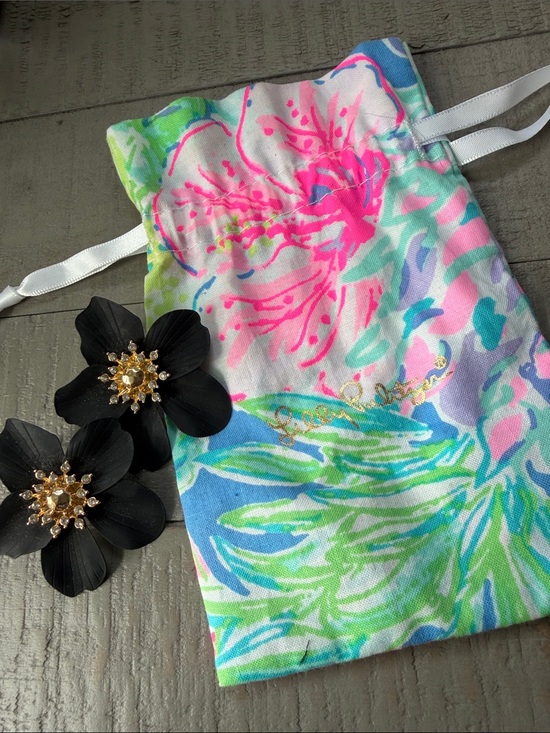 Lilly Pulitzer Accessories - Lilly Pulitzer Black Floral Statement Earrings with Gold Centers - with bag